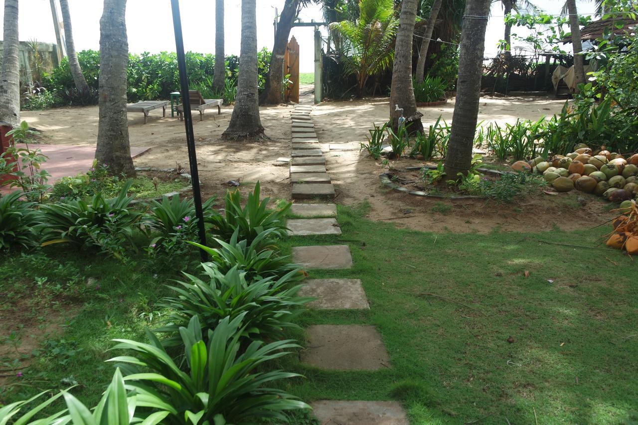 Dephani Beach Hotel Negombo Exterior foto