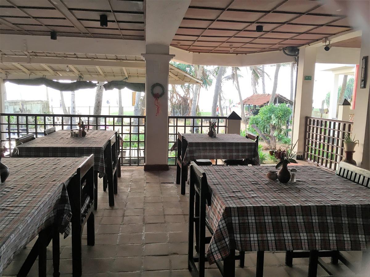 Dephani Beach Hotel Negombo Exterior foto