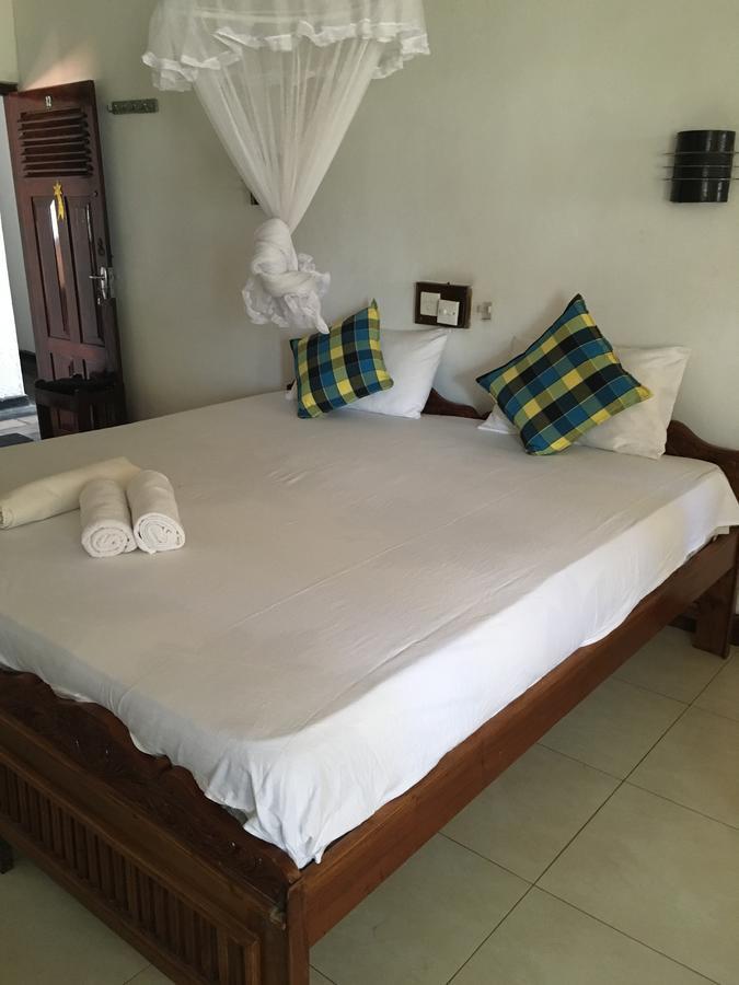 Dephani Beach Hotel Negombo Exterior foto